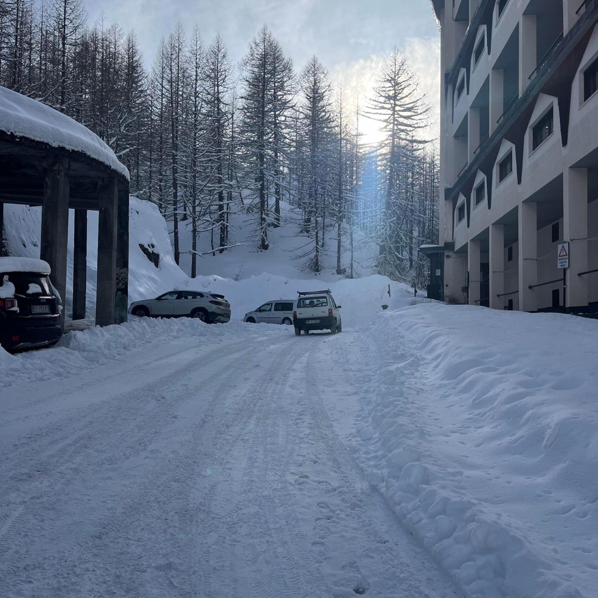 Appartamento Cervinia Fronte Funivie ブレウイル・チェルヴィナイア エクステリア 写真
